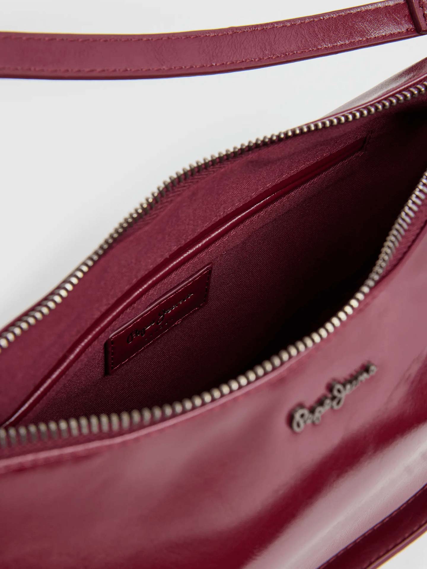 Mala de Ombro Meia-Lua com Tachas