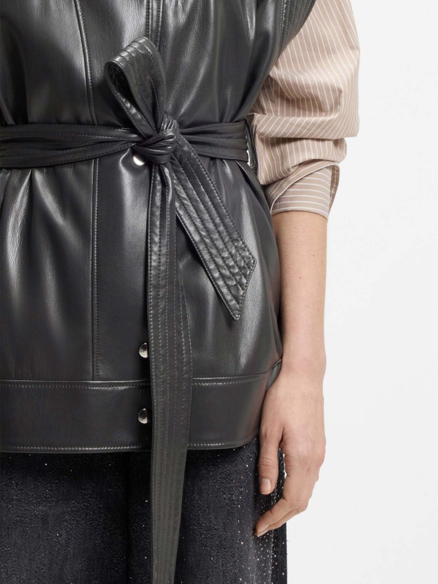 Colete em Pele Sintética com Gola Alta e Cinto