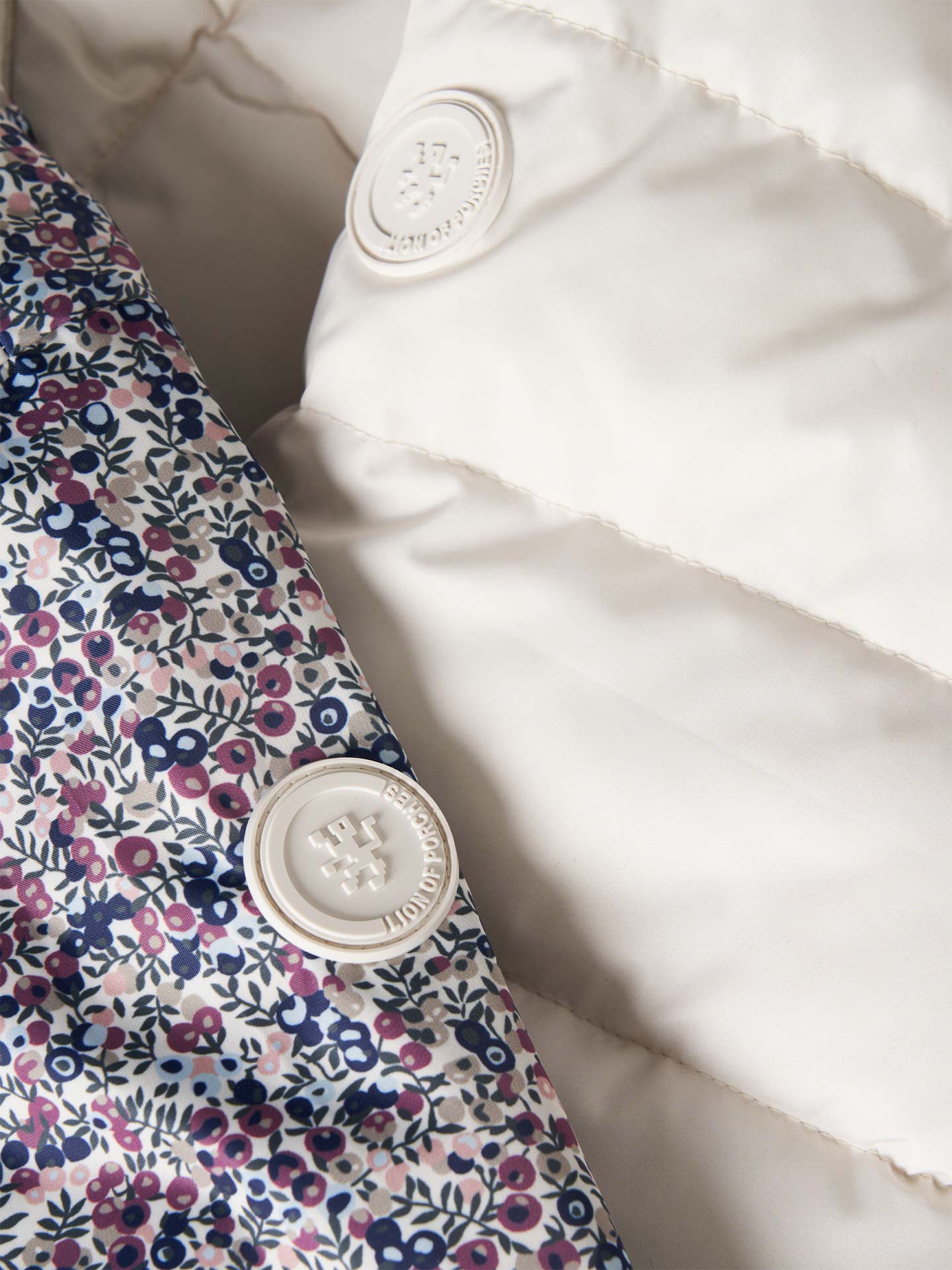 Blusão Acolchoado Reversível com Capuz