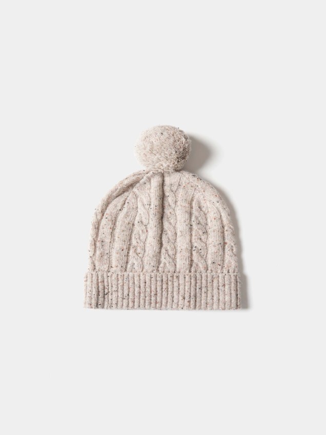 Gorro de Malha Entrançada com Pompom