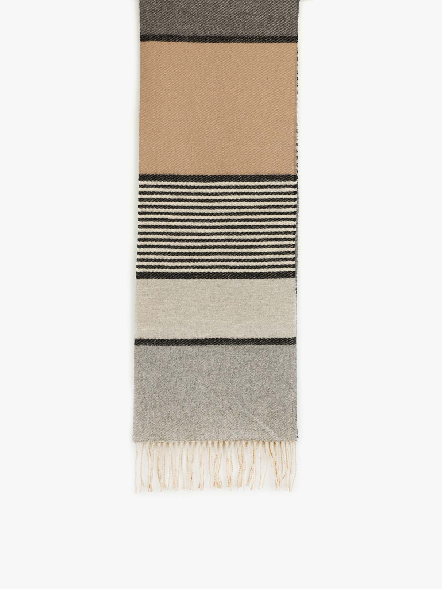 Cachecol com Padro de Riscas e Franjas