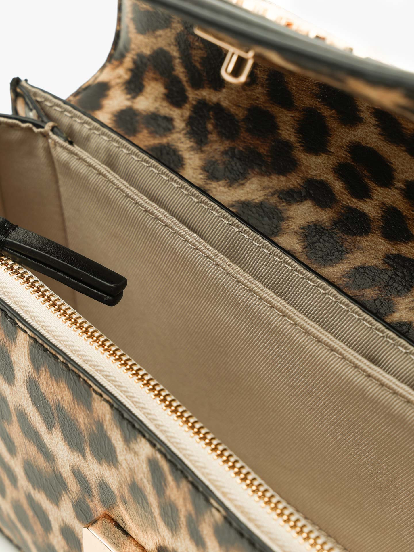 Mala de Tiracolo com Padrão Leopardo