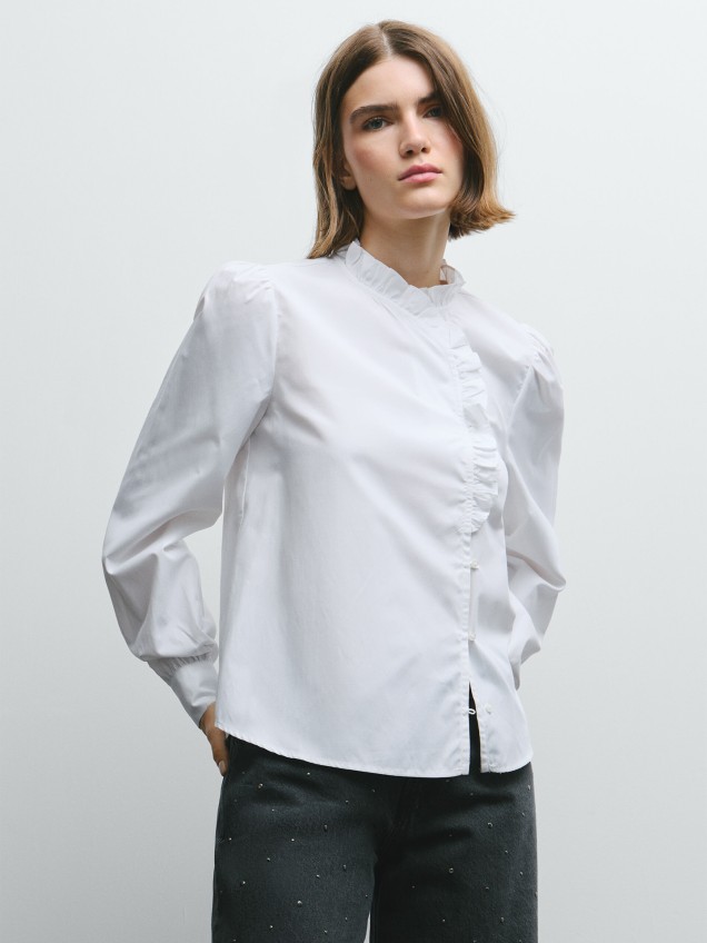 Blusa de Popelina com Gola Alta e Folhos