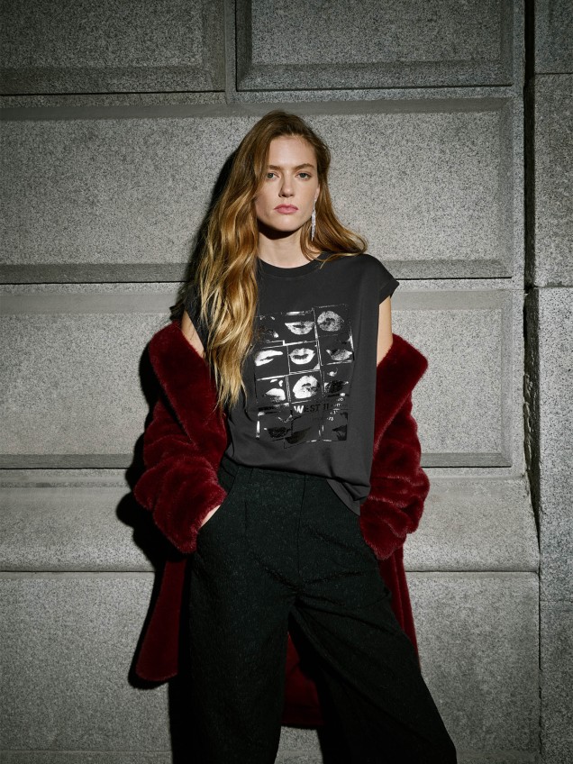 T-shirt com Estampado Gráfico de Lábios