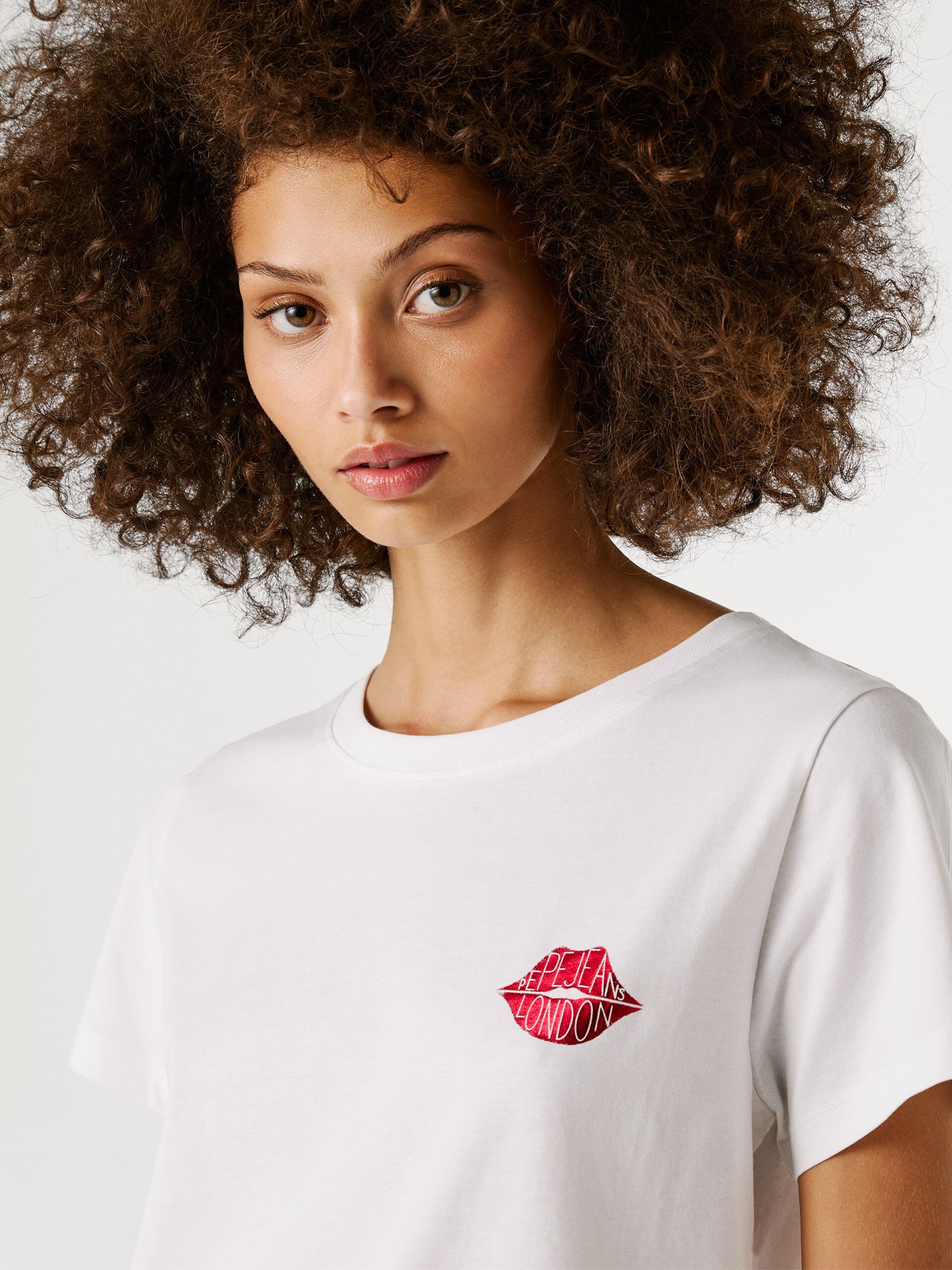 T-shirt com Estampado Gráfico