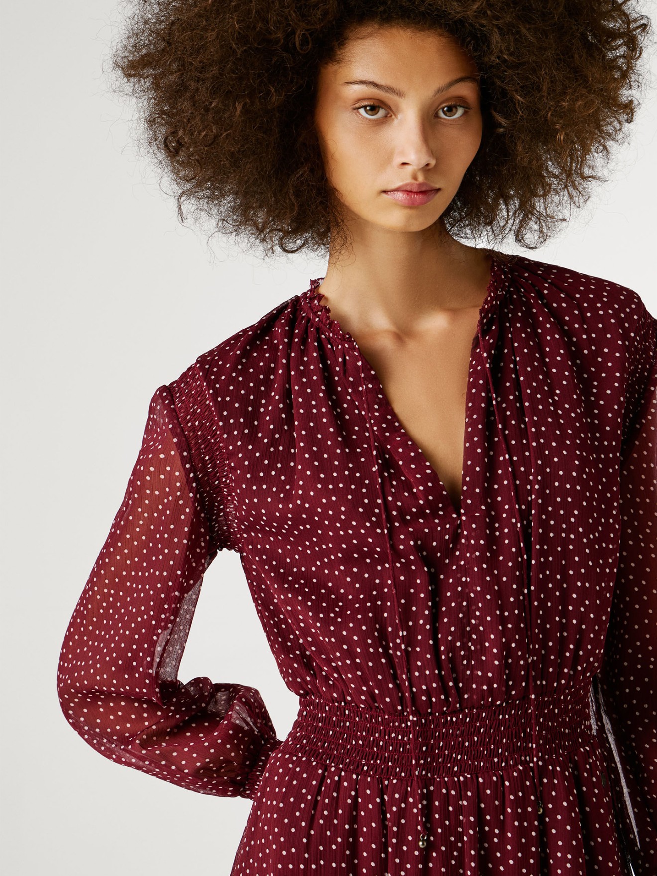 Vestido Midi de Chiffon com Padrão de Bolinhas