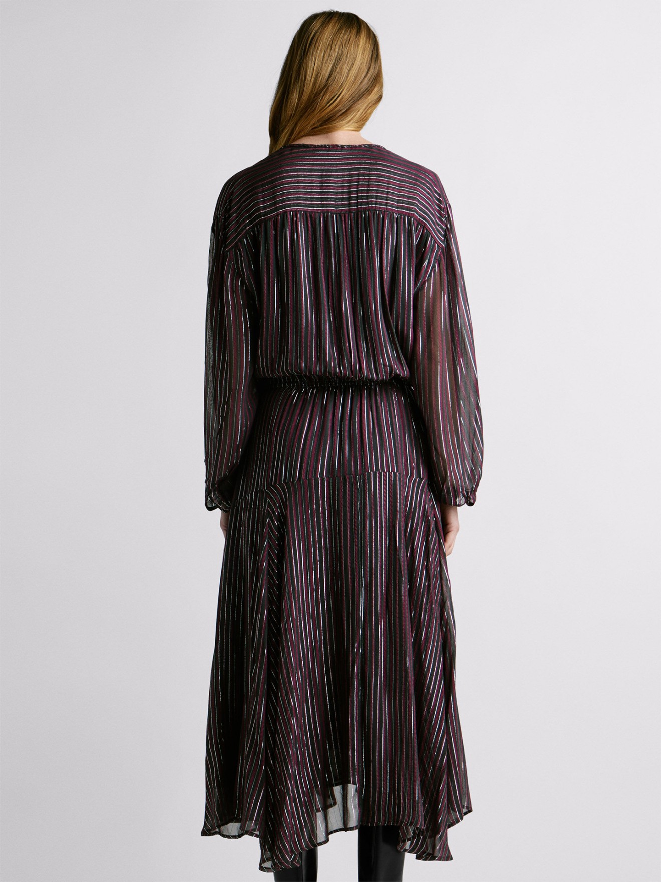 Vestido Midi Fluido com Riscas Metalizadas