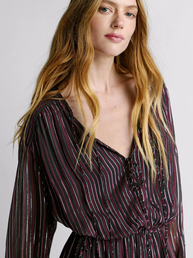 Vestido Midi Fluido com Riscas Metalizadas