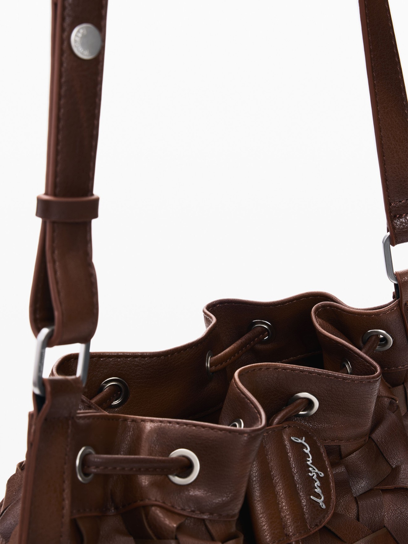 Mochila Mala Entrançada Efeito Pele