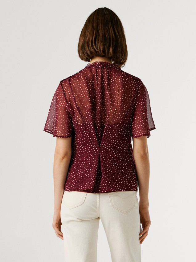 Blusa com Padrão de Bolinhas e Decote em V