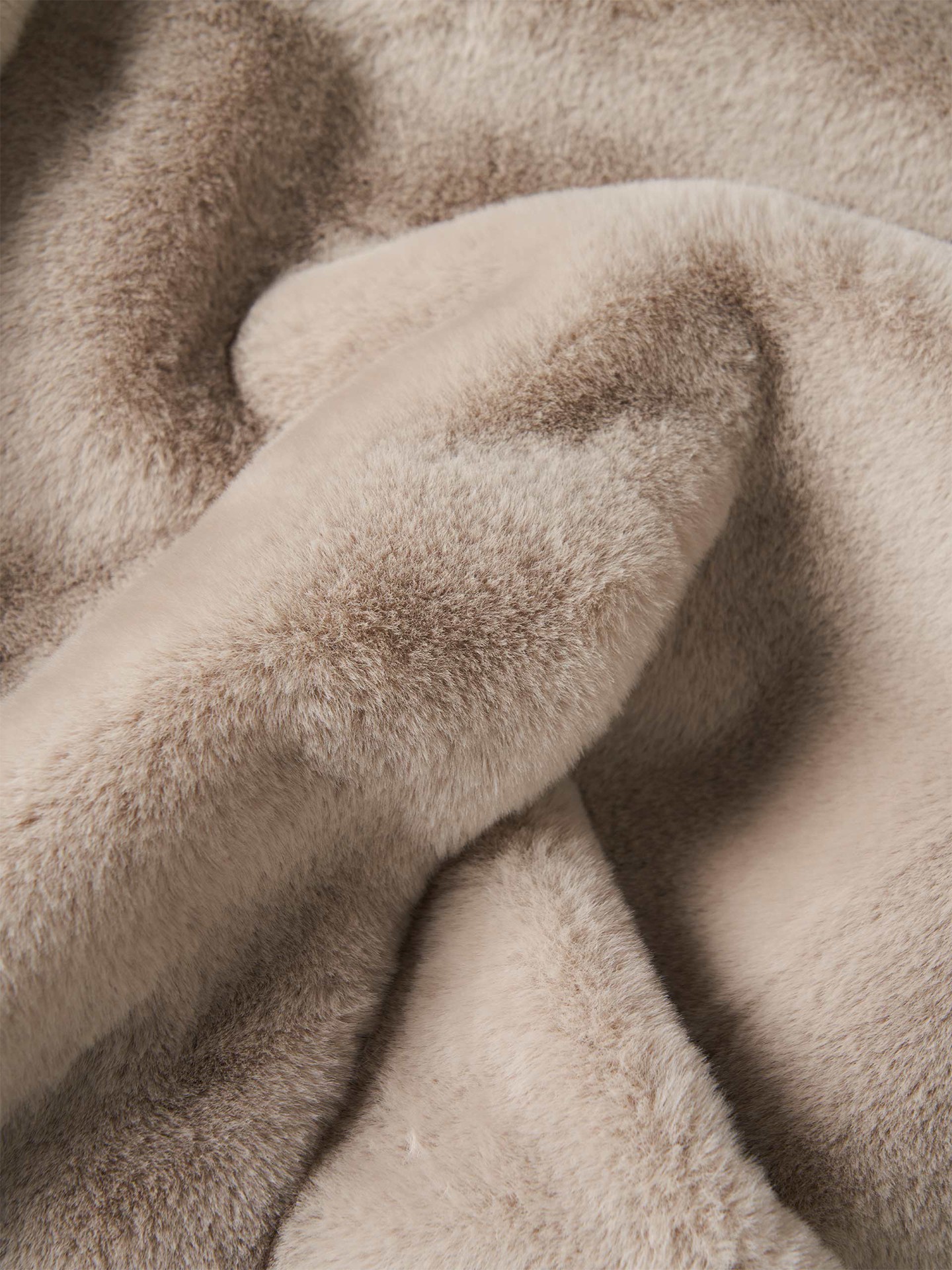 Colete de Pelo com Gola Alta