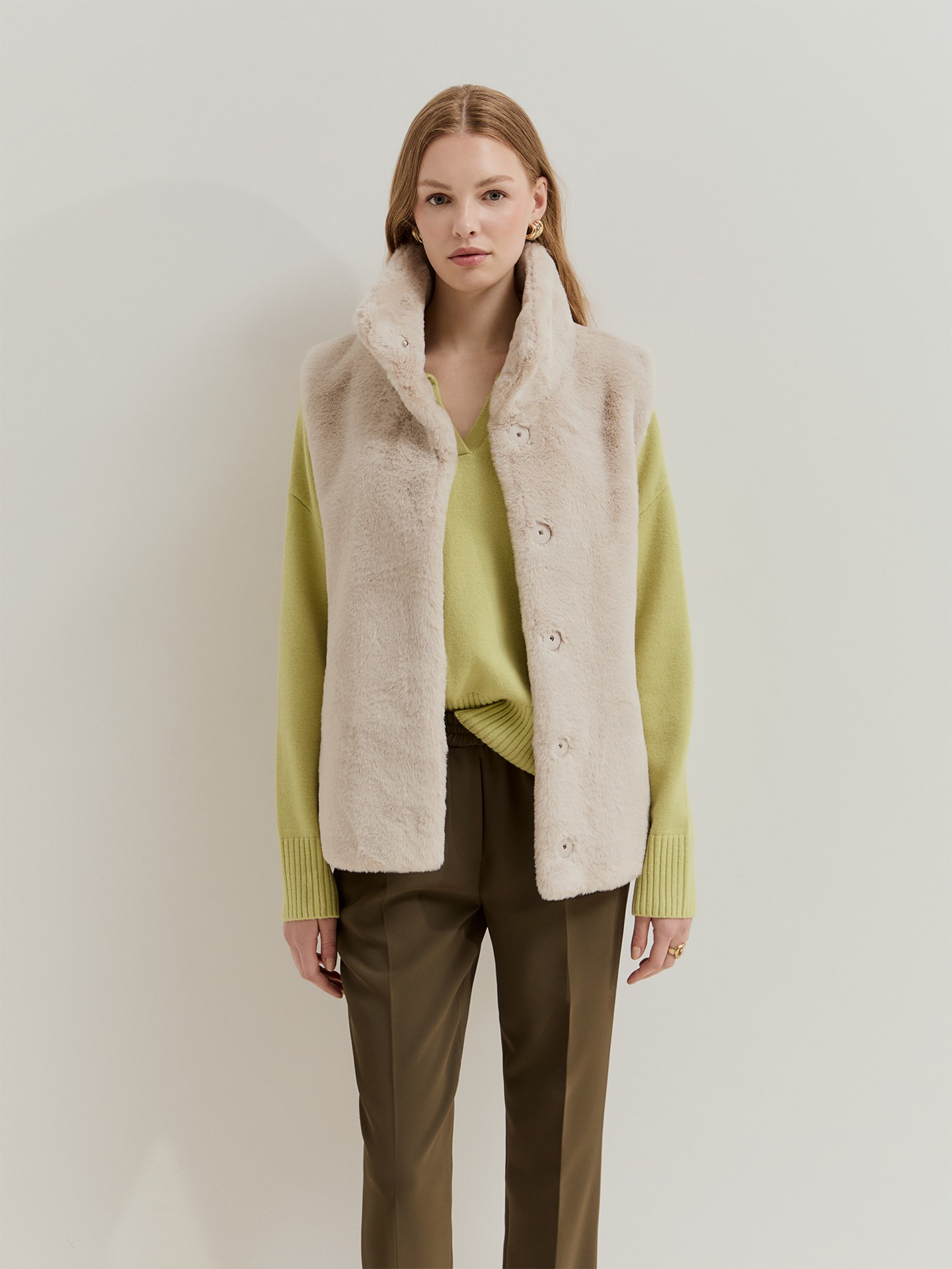 Colete de Pelo com Gola Alta