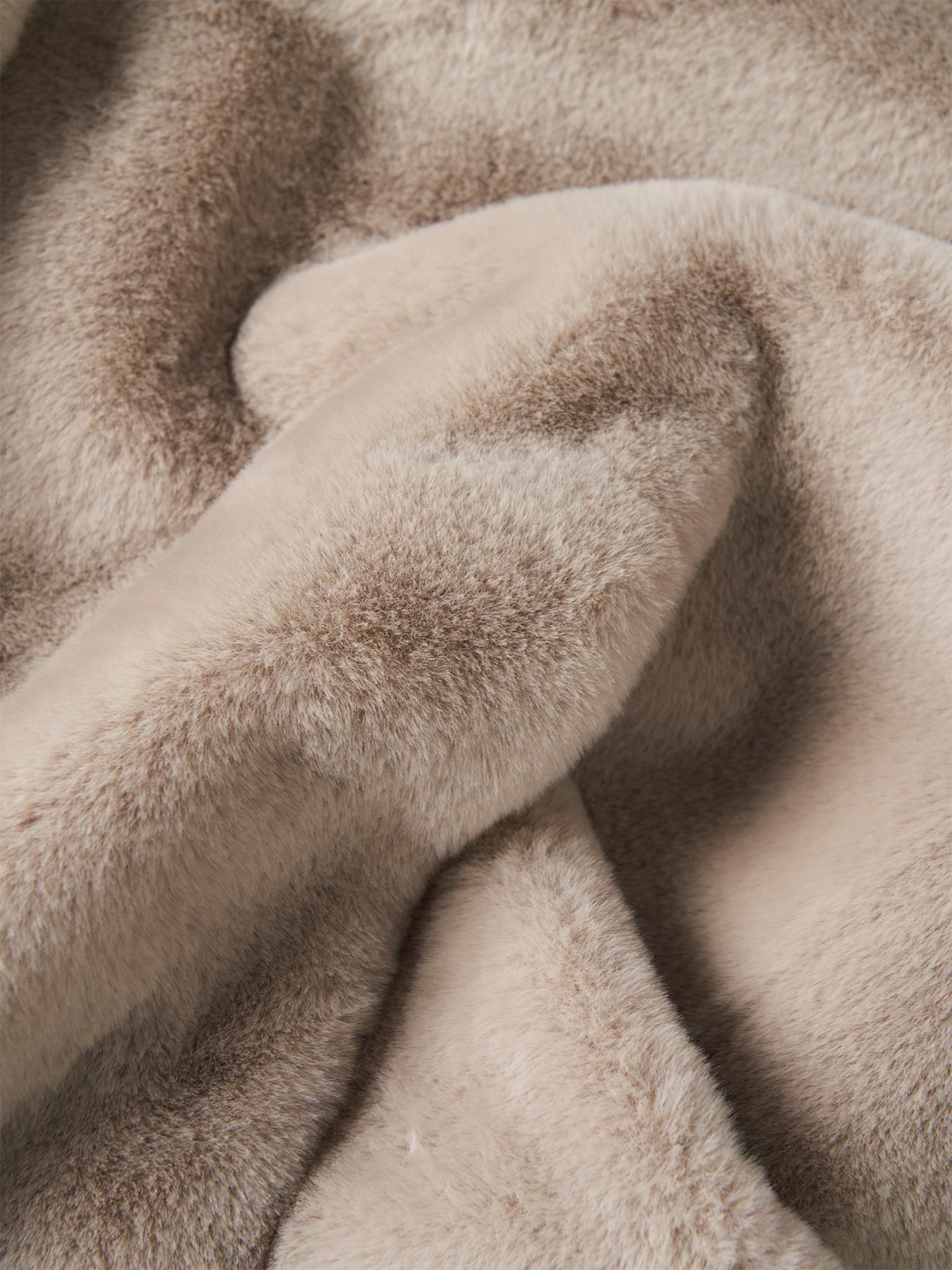 Colete de Pelo com Gola Alta