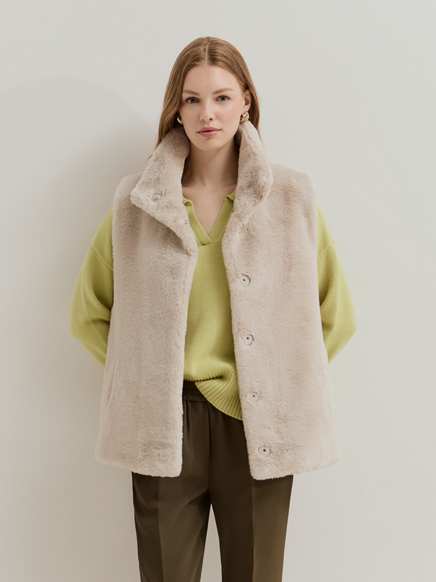 Colete de Pelo com Gola Alta