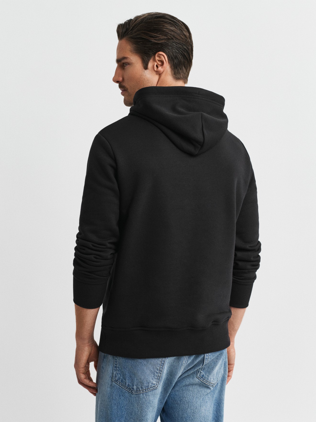 Sweatshirt com Capuz e Bordado