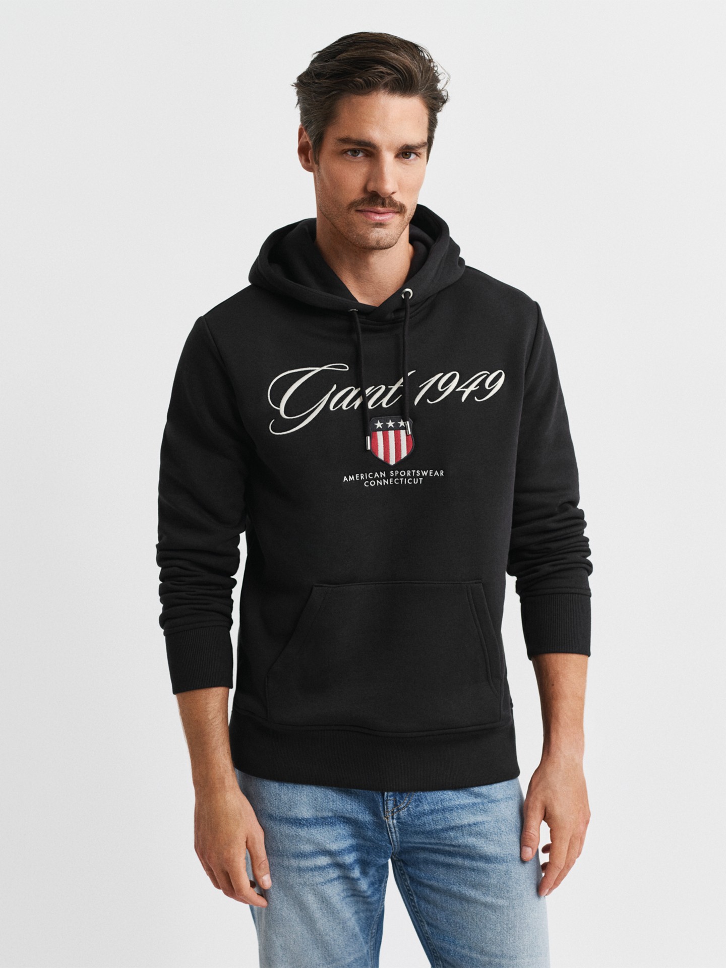 Sweatshirt com Capuz e Bordado