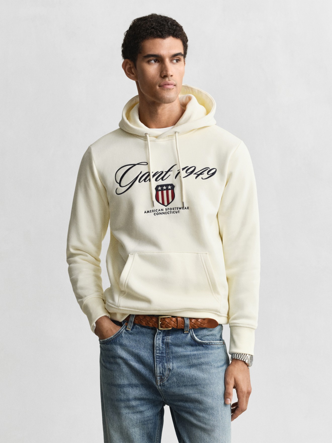 Sweatshirt com Capuz e Bordado