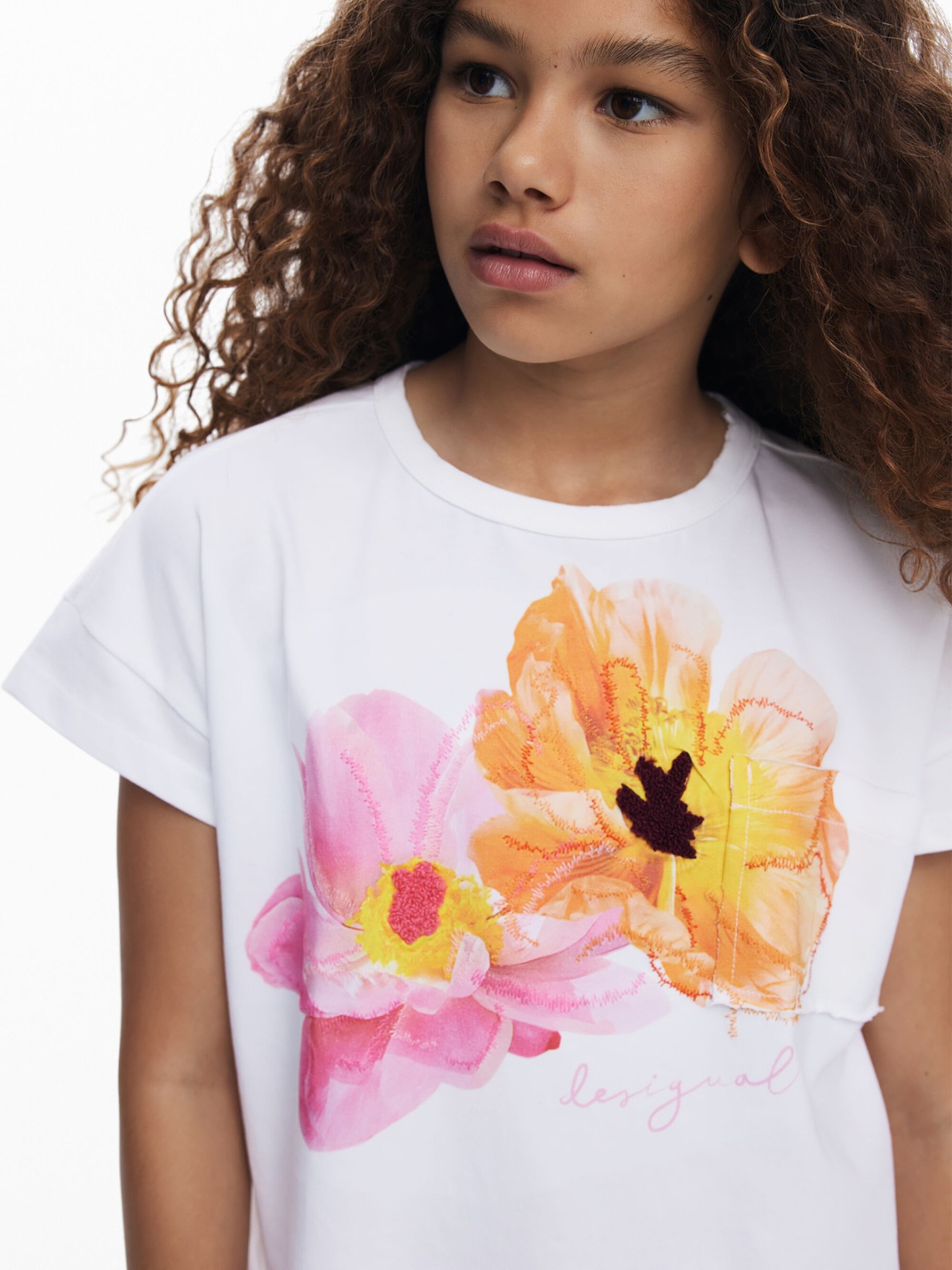 T-shirt com Estampado e Bolso