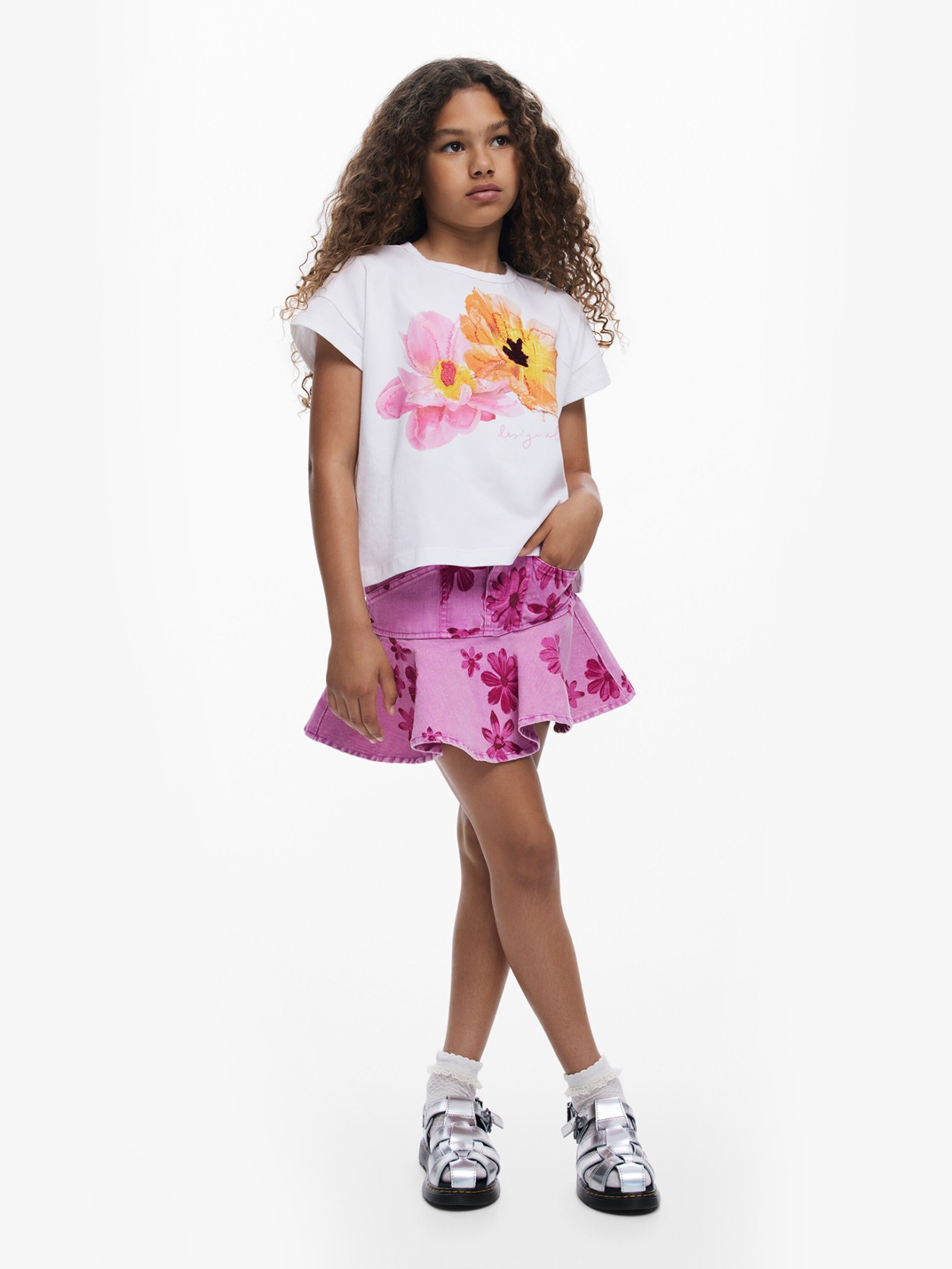 T-shirt com Estampado e Bolso