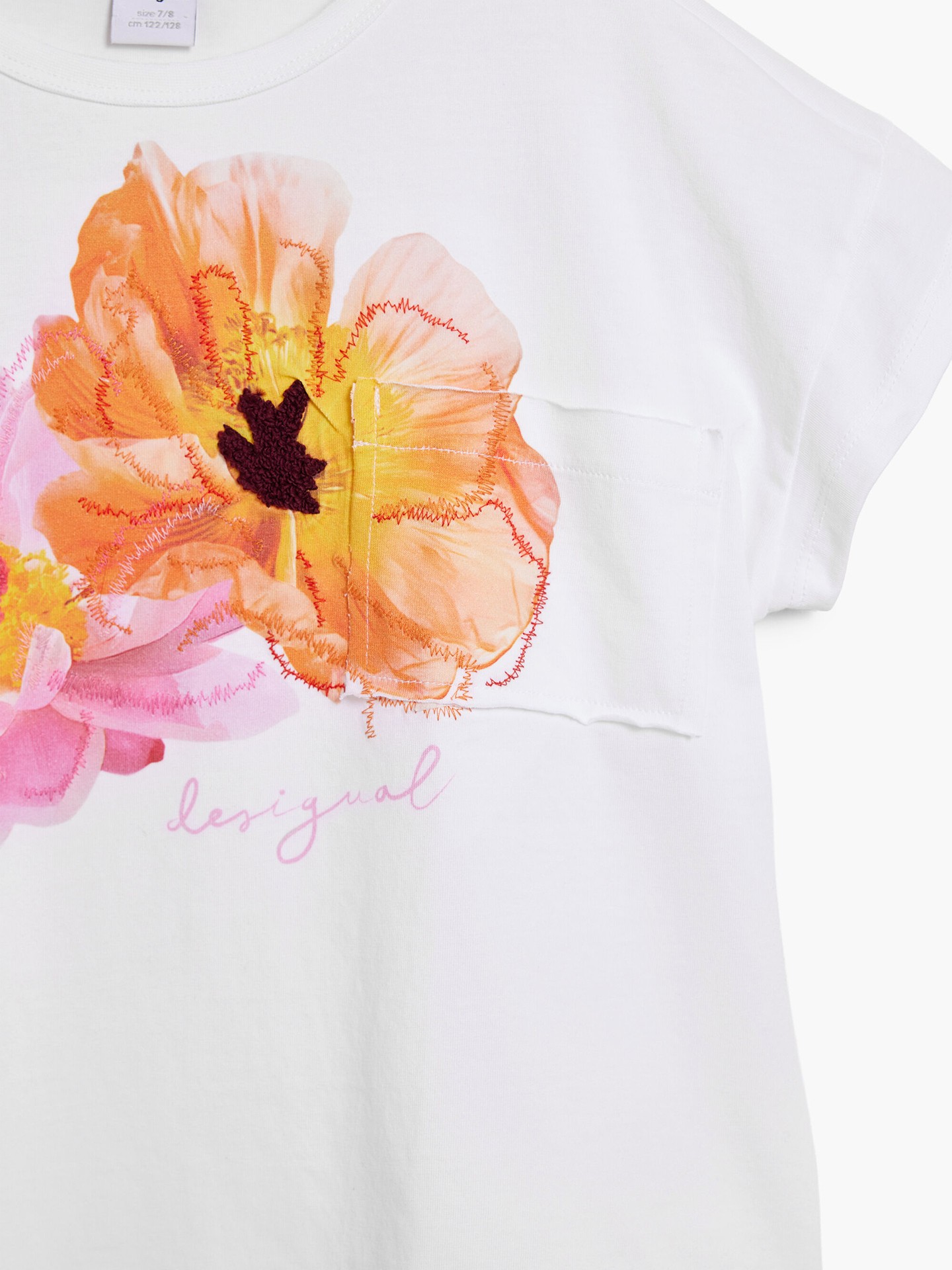 T-shirt com Estampado e Bolso