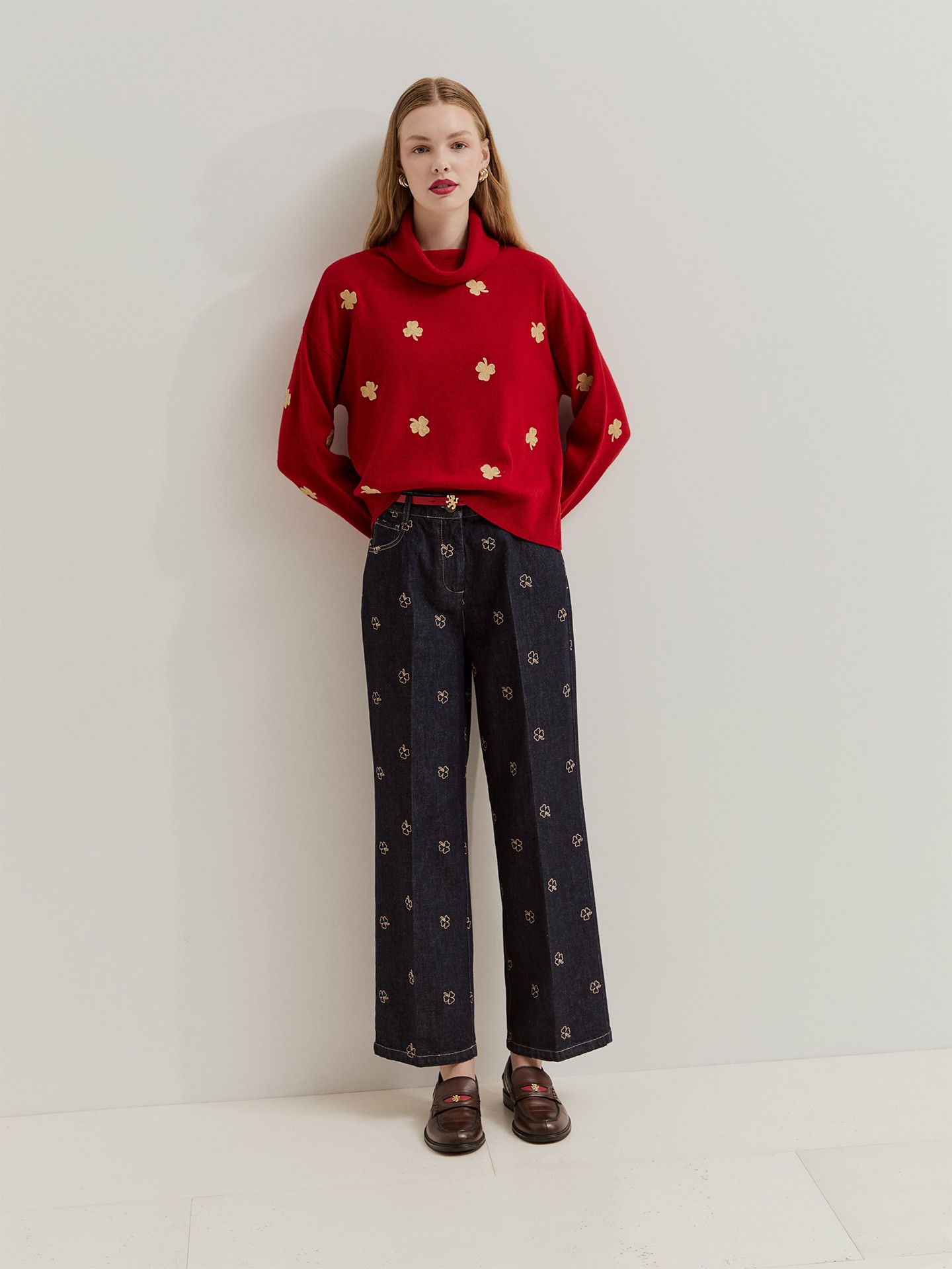 Camisola de Lã com Gola Alta e Bordados