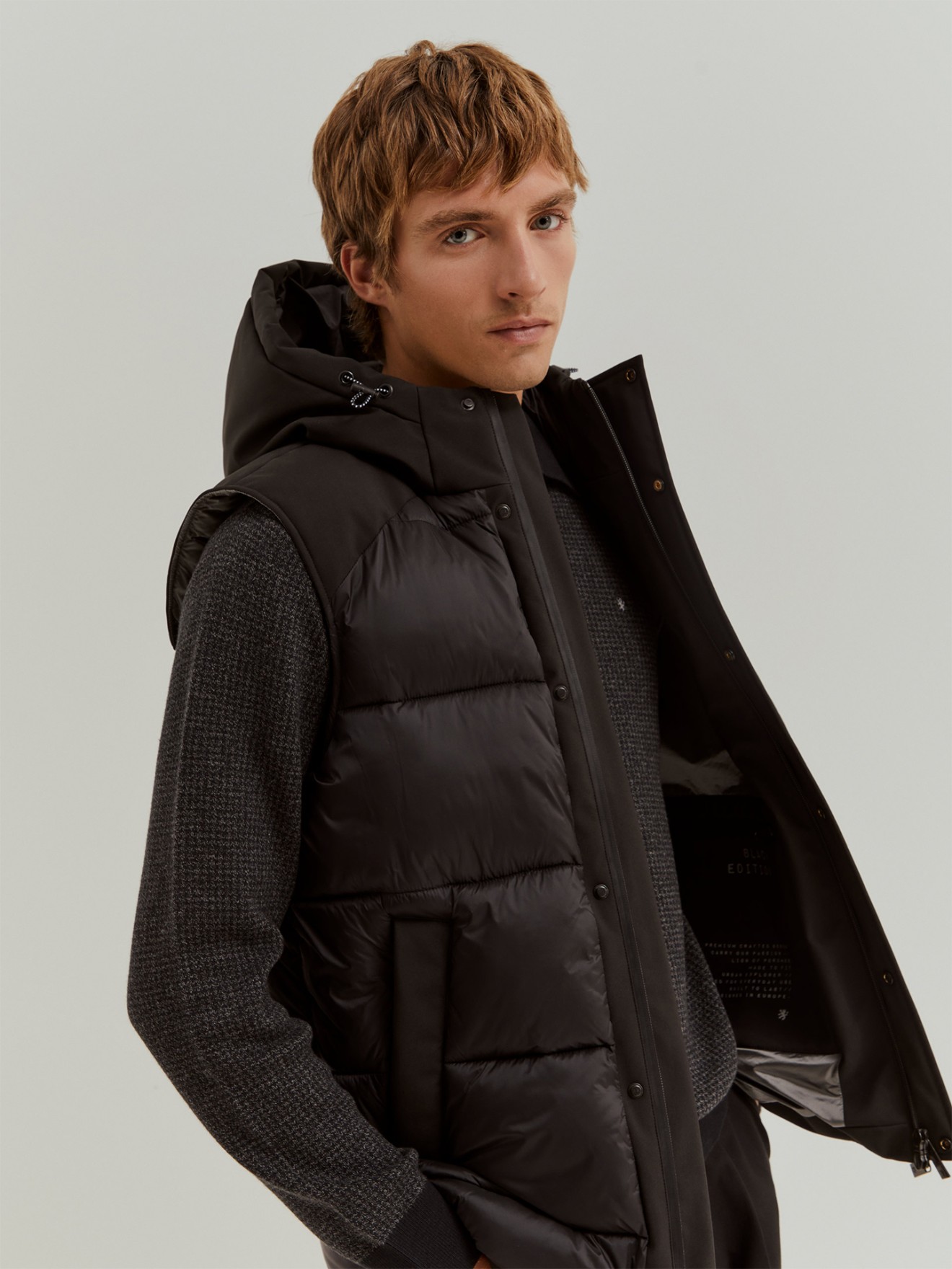 Colete Acolchoado com Capuz