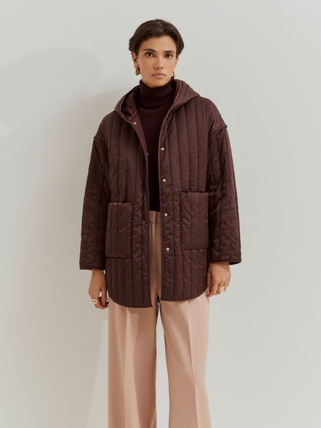 Blusão Acolchoado Assimétrico com Capuz