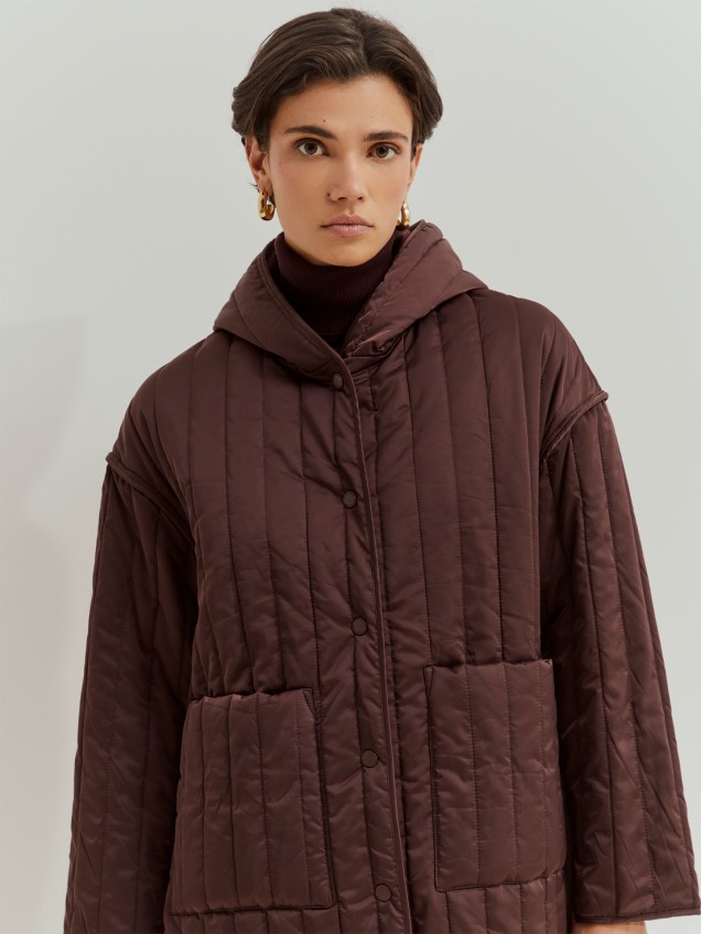 Blusão Acolchoado Assimétrico com Capuz