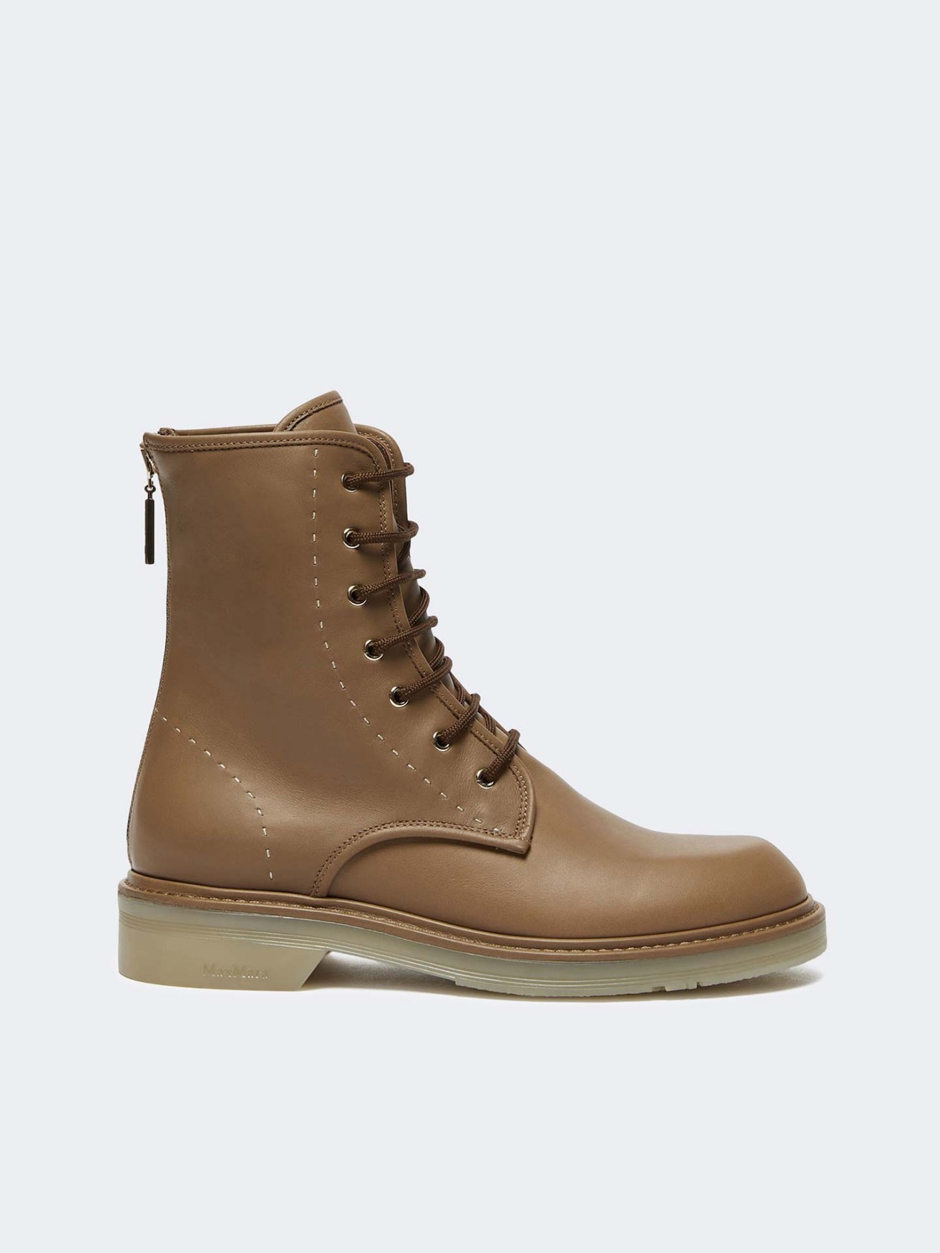 Botas em Pele com Atacadores e Fecho