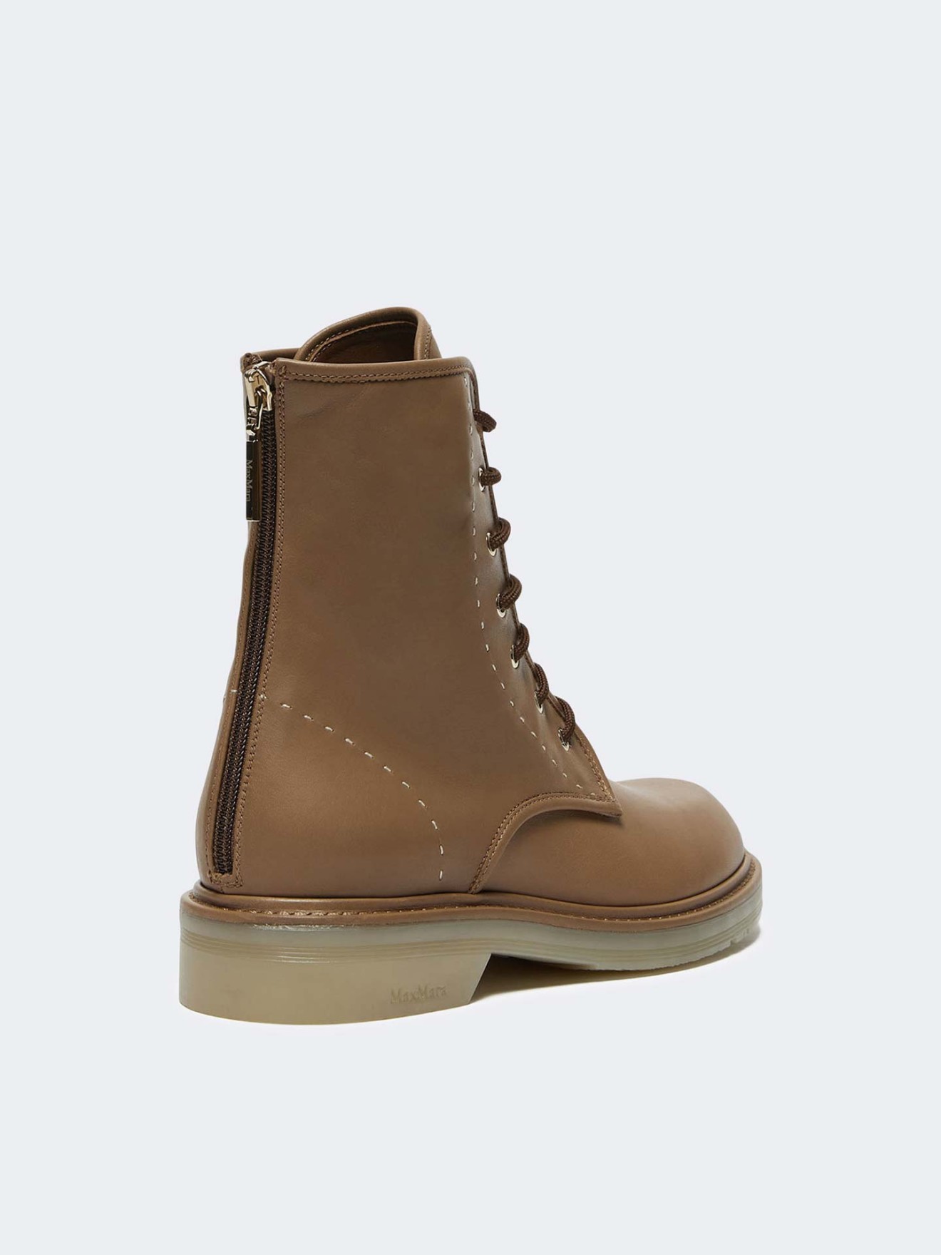 Botas em Pele com Atacadores e Fecho