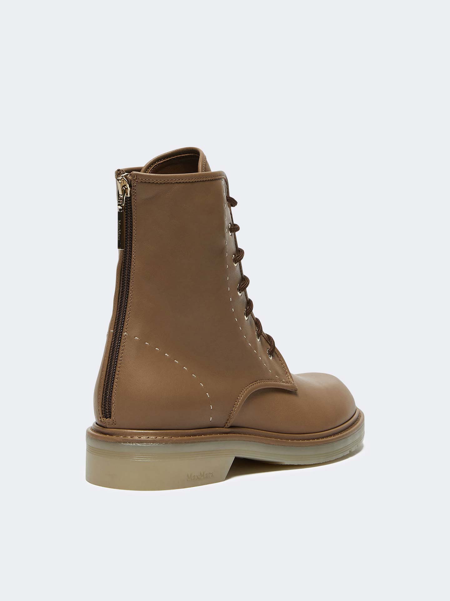 Botas em Pele com Atacadores e Fecho