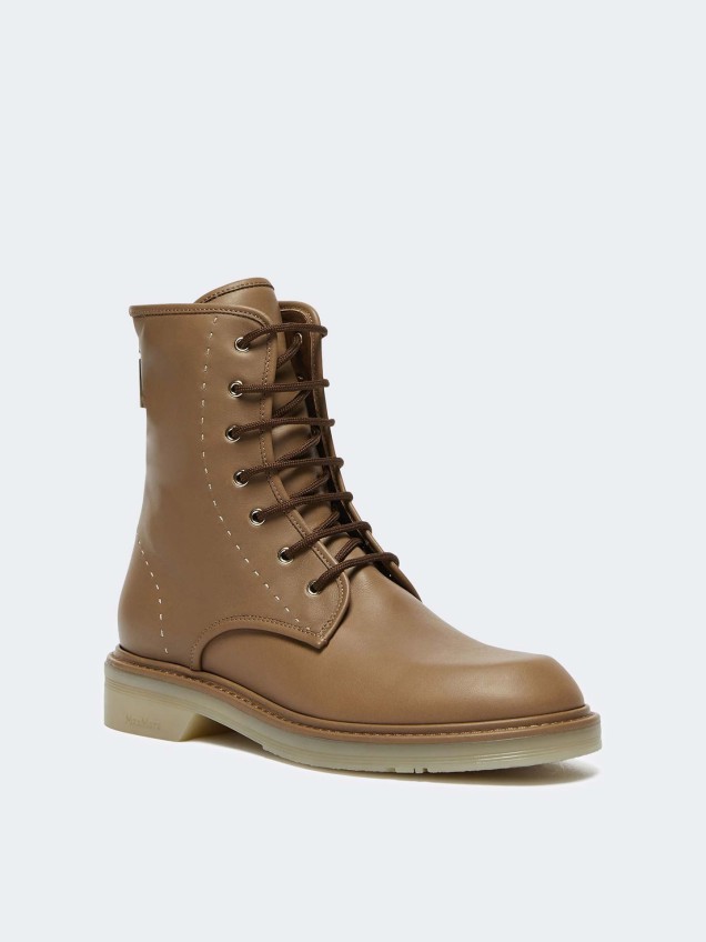 Botas em Pele com Atacadores e Fecho