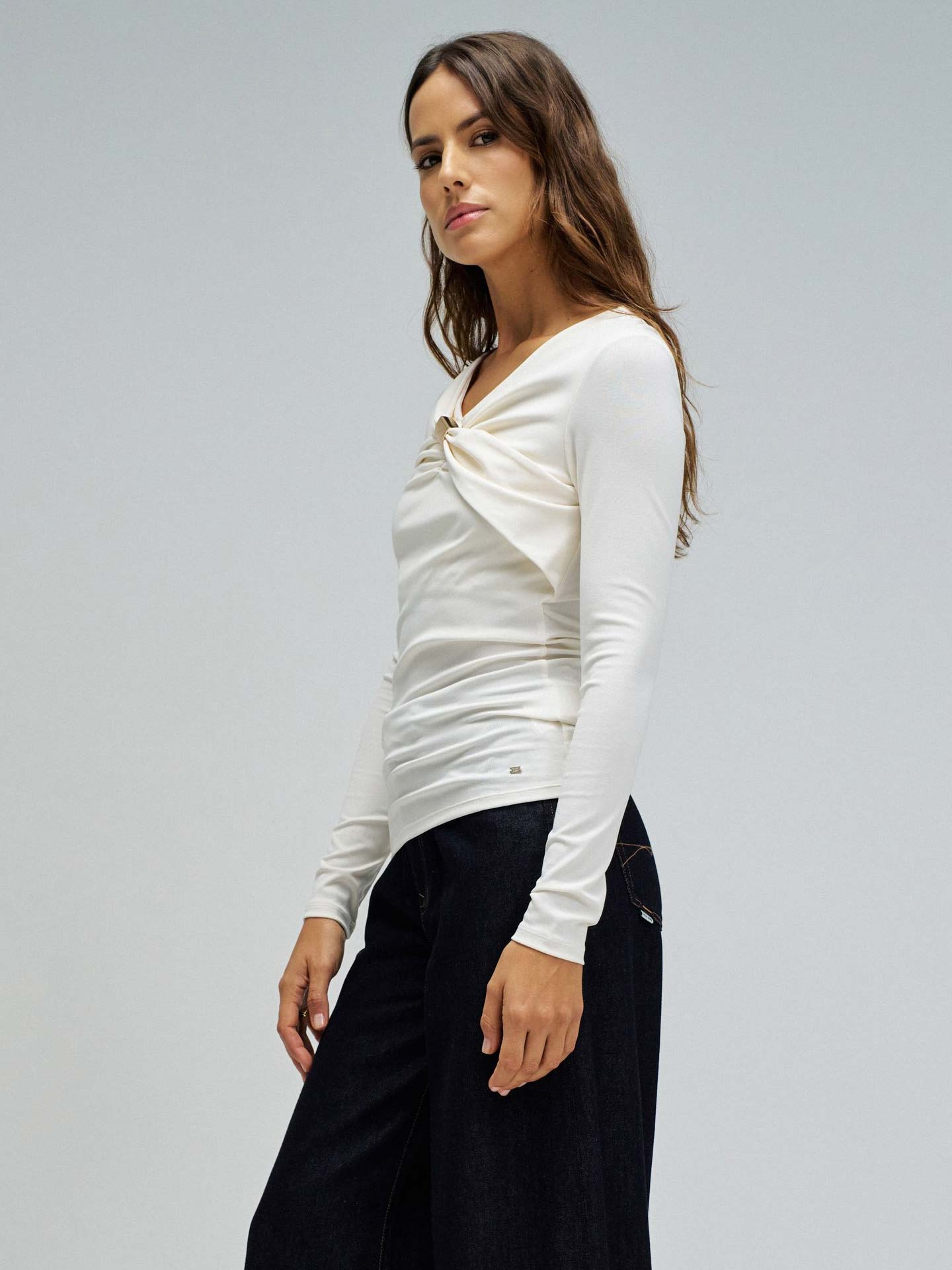 Camisola de Malha Slim Fit com Decote em V