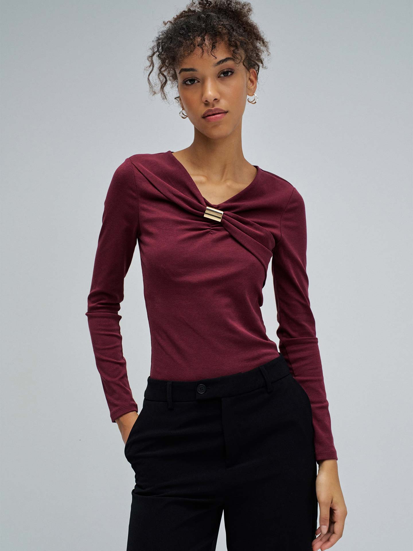 Camisola de Malha Slim Fit com Decote em V