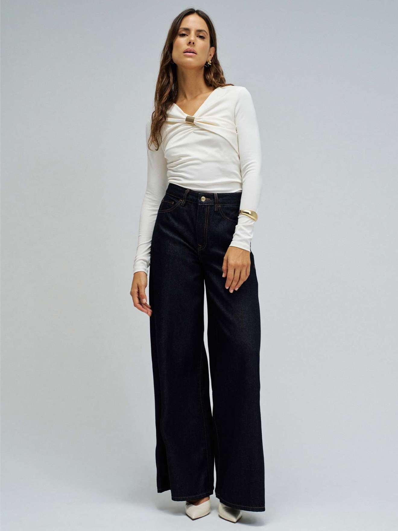 Camisola de Malha Slim Fit com Decote em V