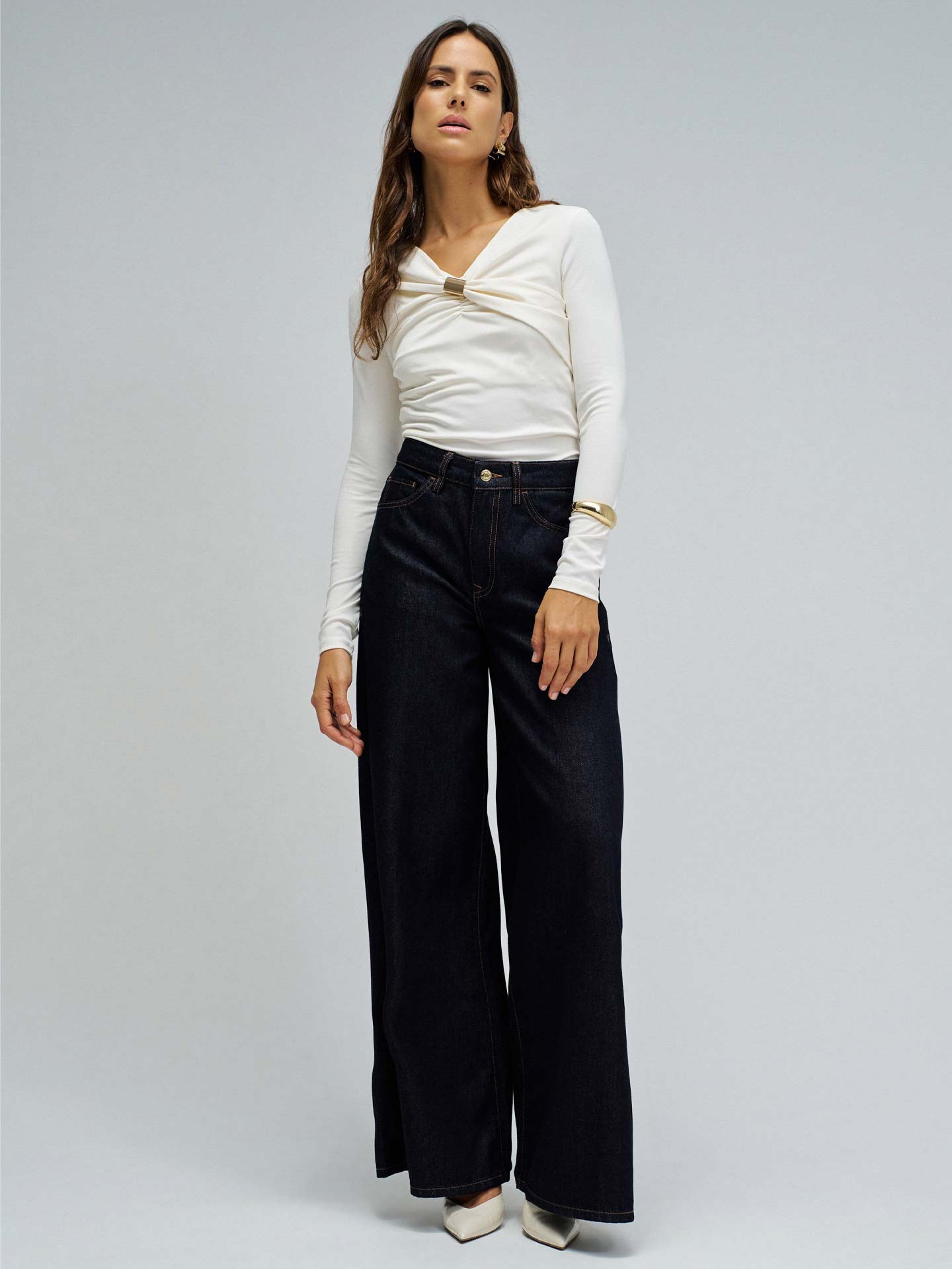 Camisola de Malha Slim Fit com Decote em V