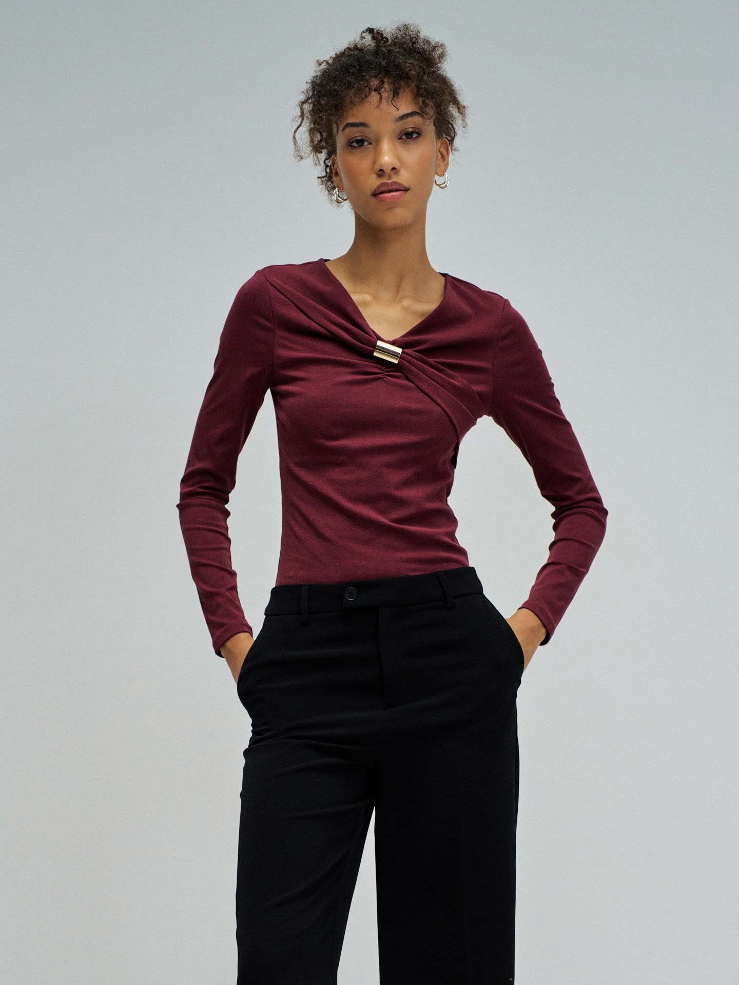 Camisola de Malha Slim Fit com Decote em V