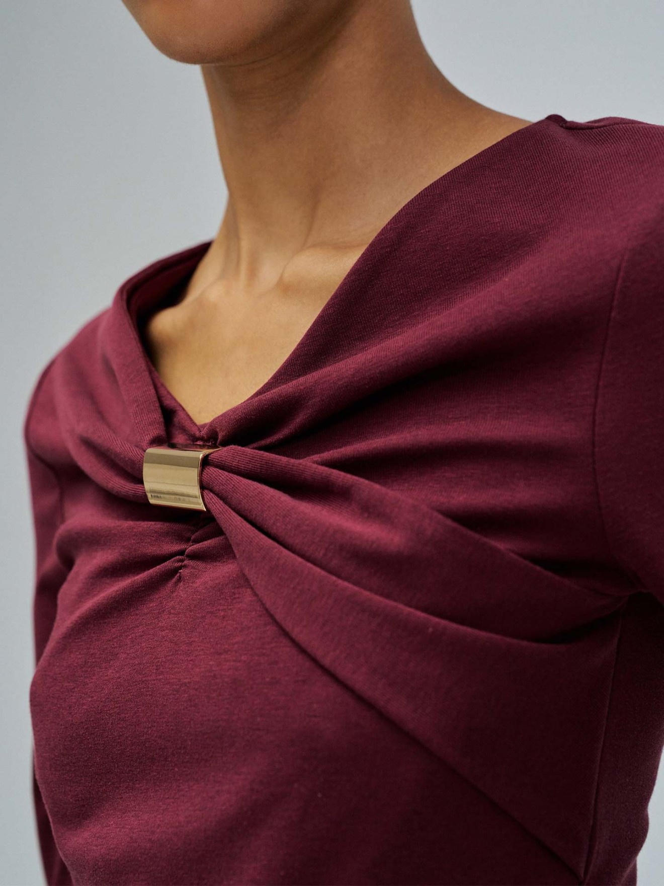 Camisola de Malha Slim Fit com Decote em V