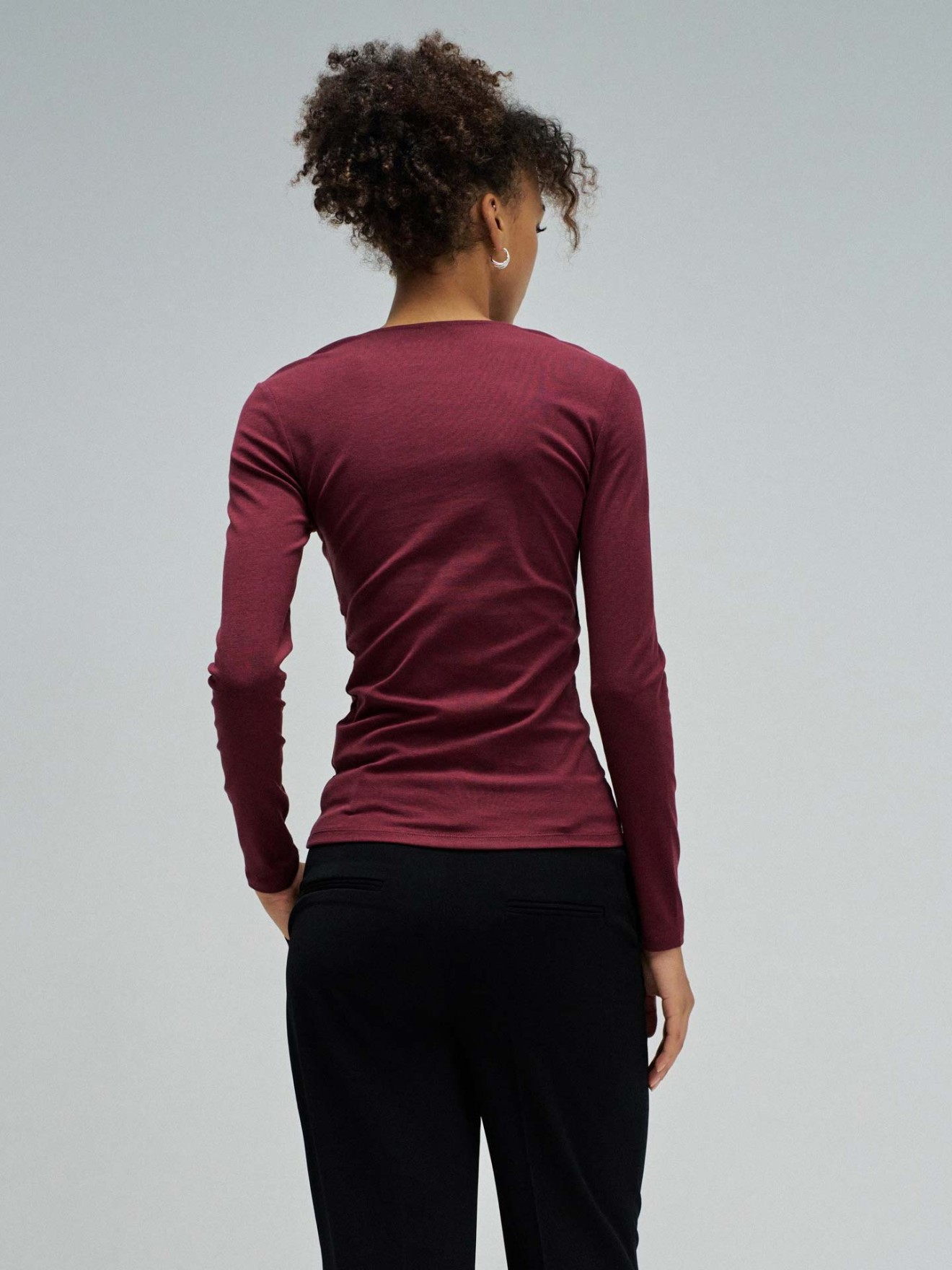 Camisola de Malha Slim Fit com Decote em V