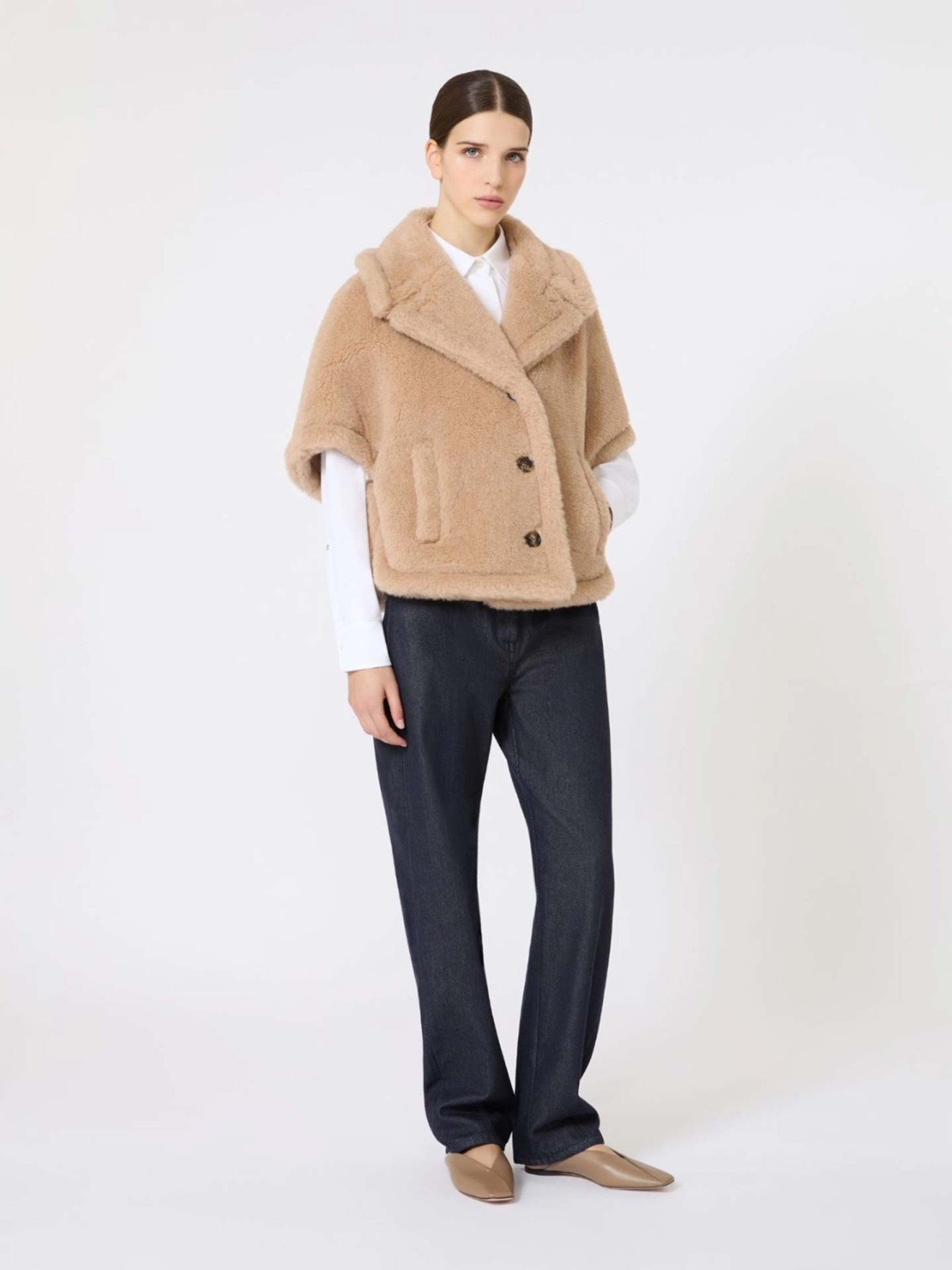 Capa Curta em Tecido Teddy MXACORVINO4