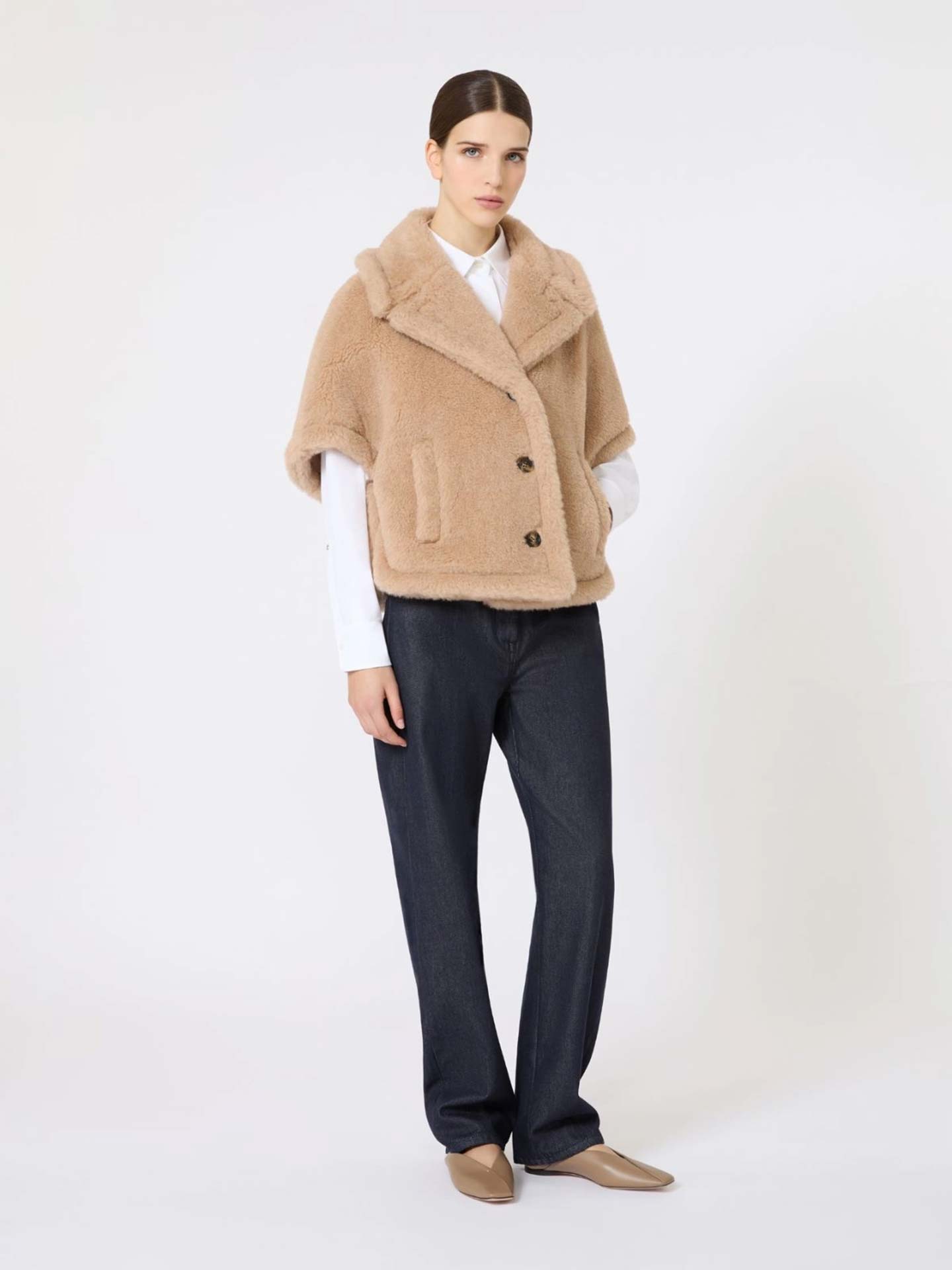 Capa Curta em Tecido Teddy MXACORVINO4