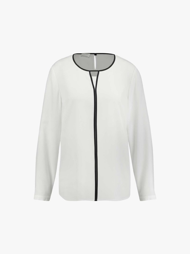 Blusa com abertura no peito