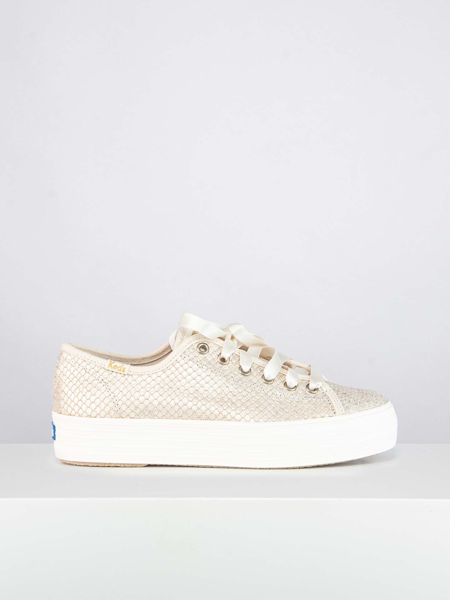 Sapatilhas cord�es em la�o