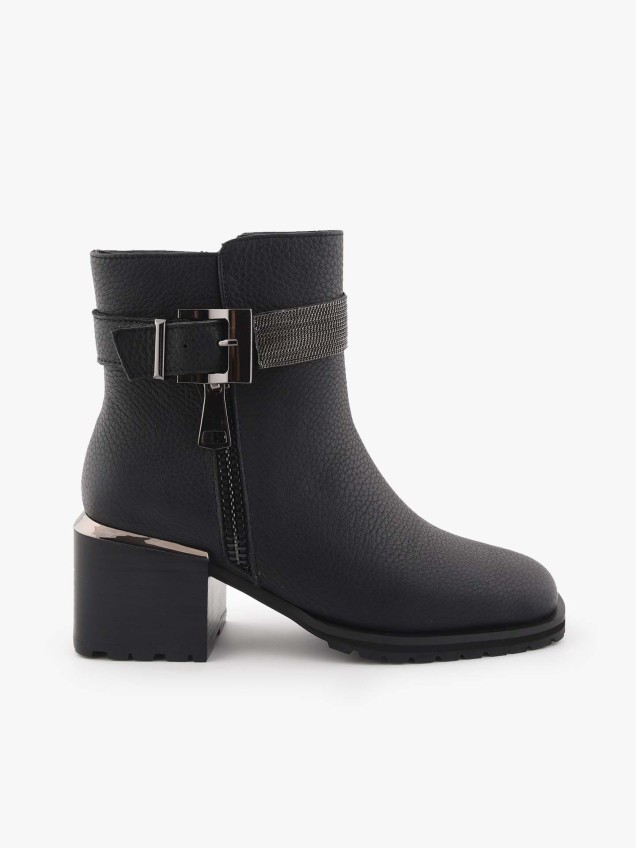 Botins de Salto Alto e Fivela