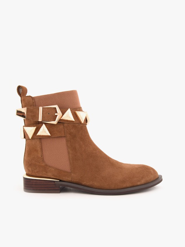 Botas em Suede com Tachas
