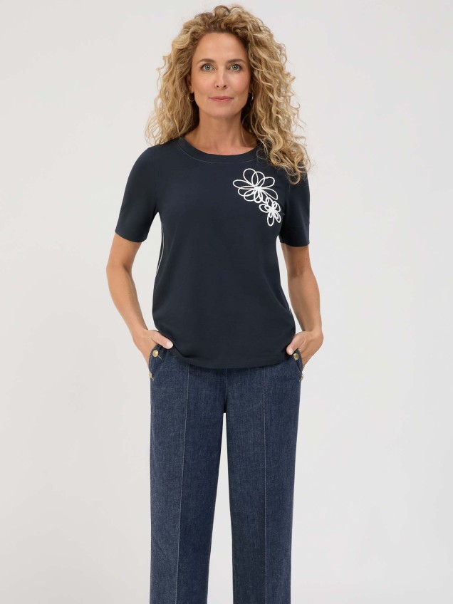 T-shirt com Bordado Floral Dinia