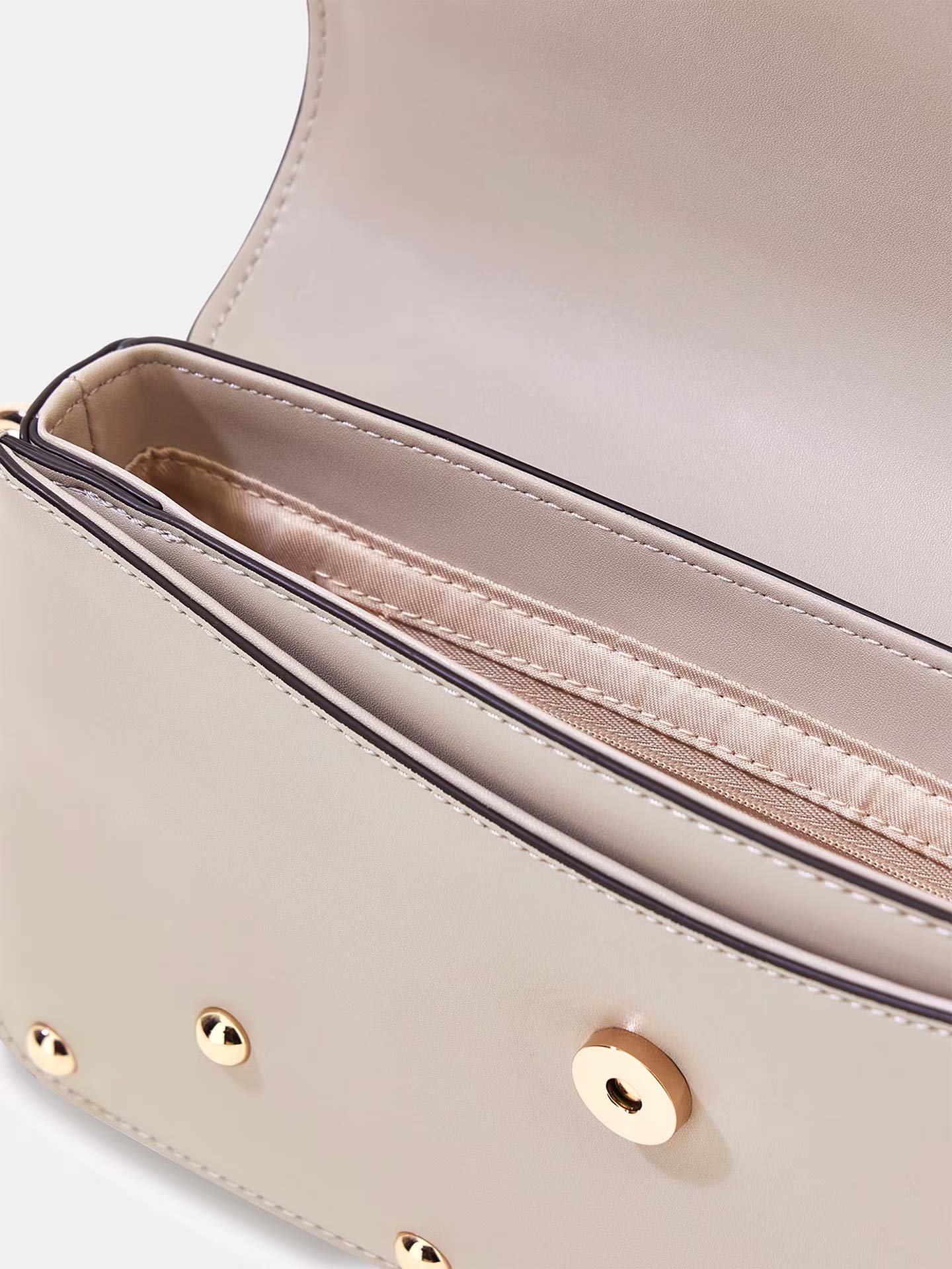 Mala de Ombro Sadie com Tachas