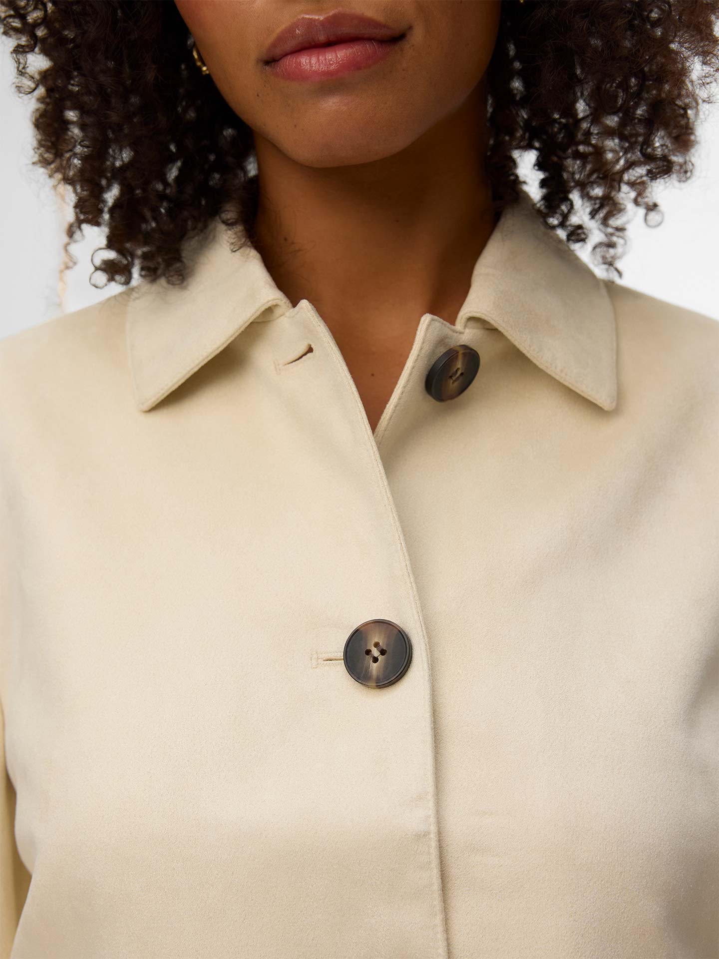 Blusão Curto Efeito Camurça