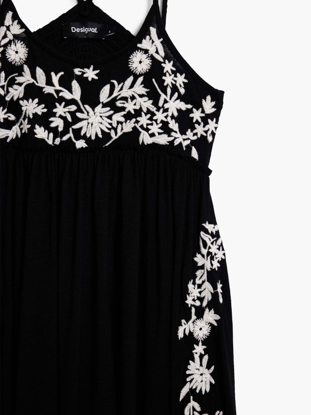 Vestido Assimétrico com Bordado Floral