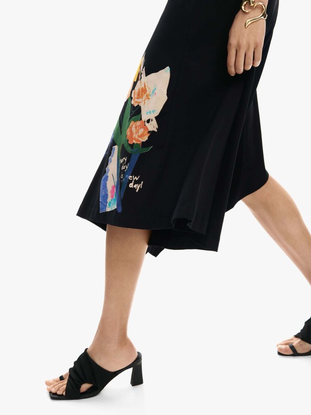 Vestido Assimétrico com Estampado